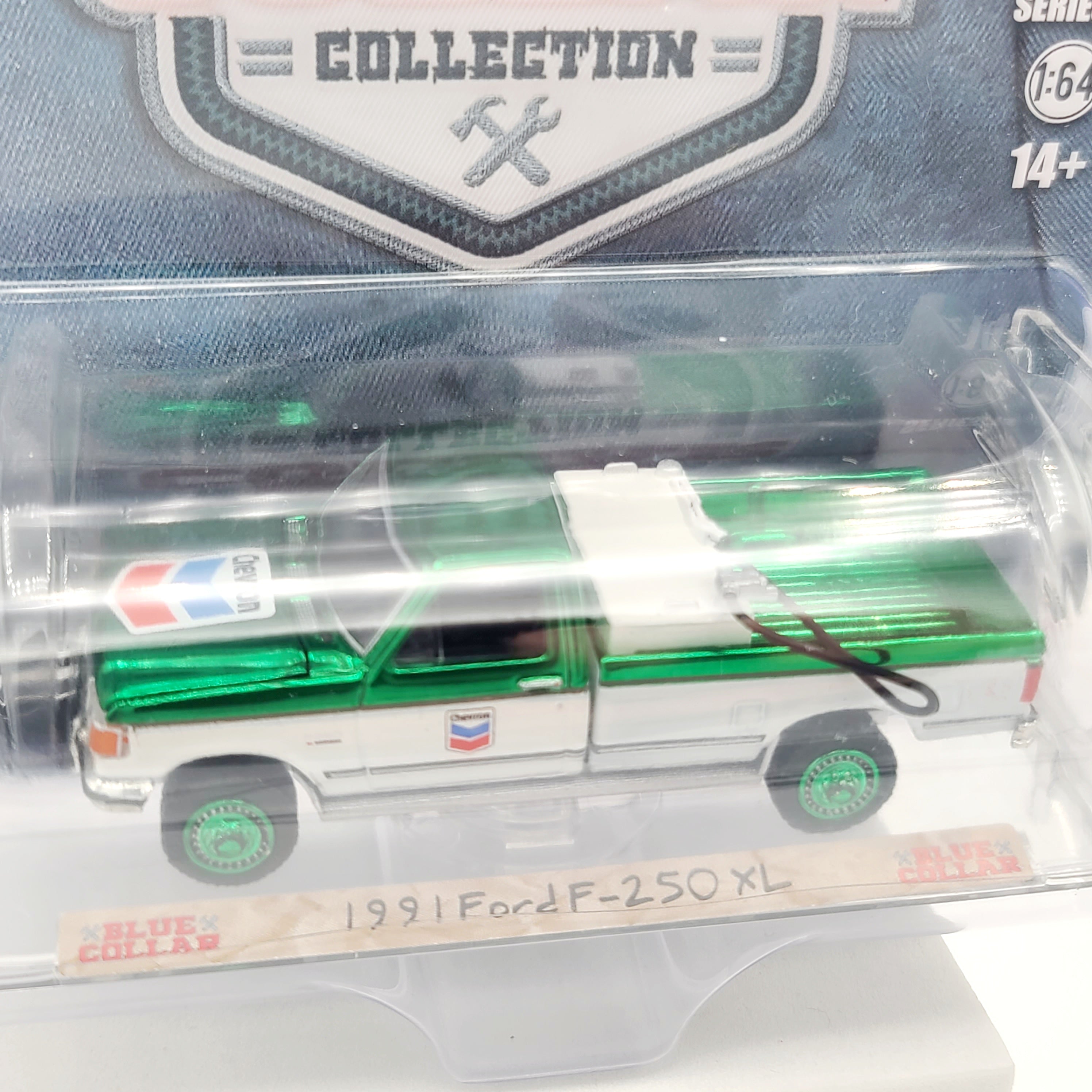 GreenLight - CHASE, GREEN CHROME - '91 Ford F-250 XL - 1:64, Chevron (2025 Blue Collar Series 14)